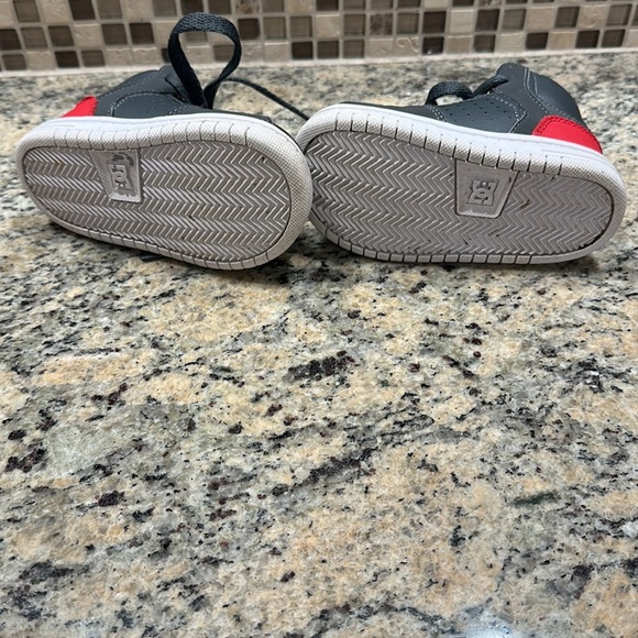 DC toddler lace up sneakers gray and red - Picture 4 of 5